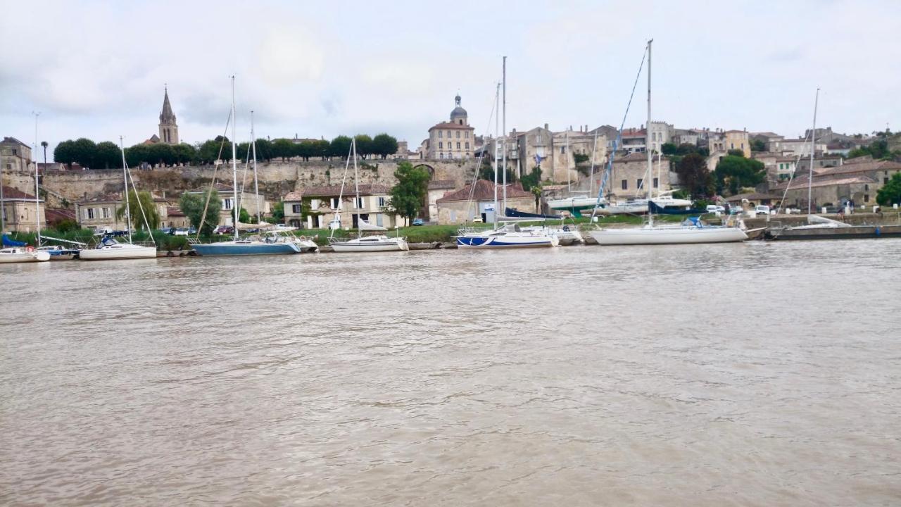 Le Pain De Lune Gite Et Chambre D'Hotes Avec Piscine Bourg-sur-Gironde Exterior photo