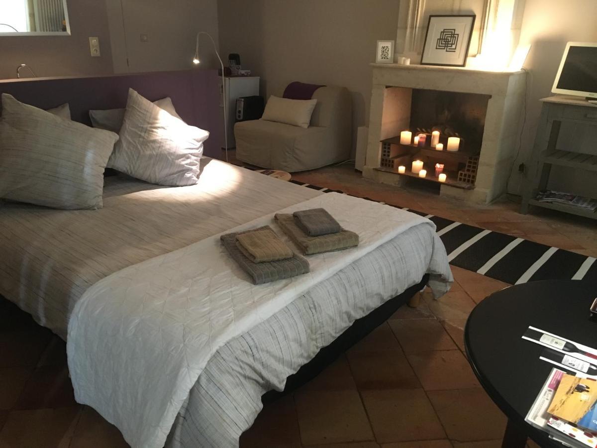 Le Pain De Lune Gite Et Chambre D'Hotes Avec Piscine Bourg-sur-Gironde Exterior photo