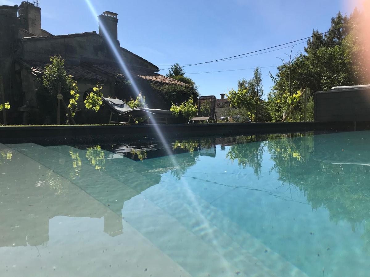 Le Pain De Lune Gite Et Chambre D'Hotes Avec Piscine Bourg-sur-Gironde Exterior photo